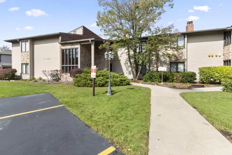 21 Abbey Villa #21C, Fontana, WI 53125