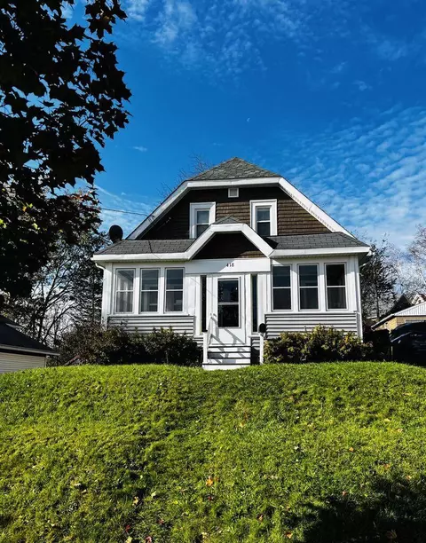 418 Fairview, Waukesha, WI 53188