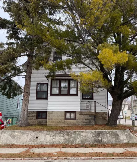 2302 W Merrill, Milwaukee, WI 53204