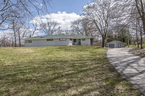 w20 Oakwood Drive, Delafield, WI 53018