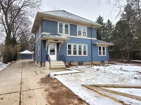 320 N Elm Grv, Brookfield, WI 53005