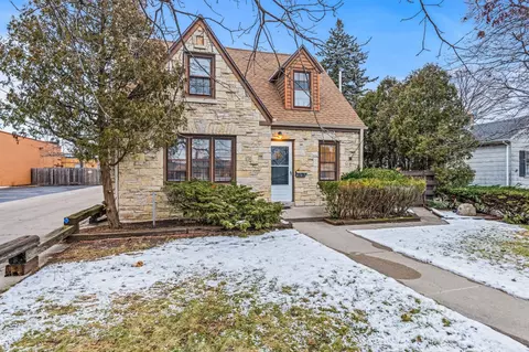 5576 N Iroquois, Glendale, WI 53217