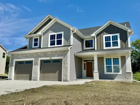 936 Medina, Mukwonago, WI 53149