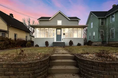 558 W College, Waukesha, WI 53186