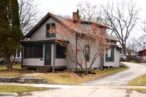 239 Fox, Mukwonago, WI 53149