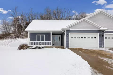 w6441 Oakwood Circle, Onalaska, WI 54636