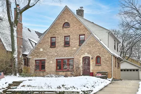 171 N 88th, Wauwatosa, WI 53226