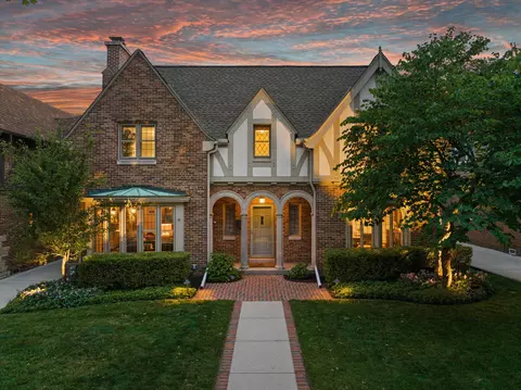 5101 N N Lk, Whitefish Bay, WI 53217