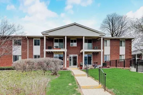 6167 W Howard #11, Greenfield, WI 53220