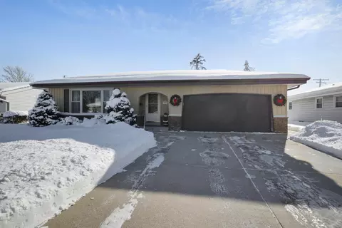 6027 W Bottsford, Greenfield, WI 53220