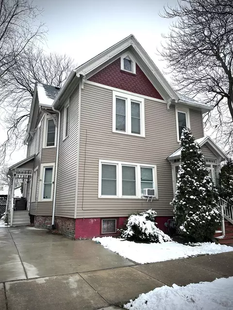 413 W Mineral, Milwaukee, WI 53204