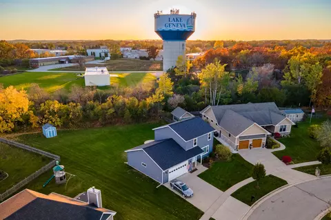 990 Hudson, Lake Geneva, WI 53147