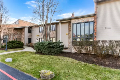 17 Abbey Villa #F, Fontana, WI 53125