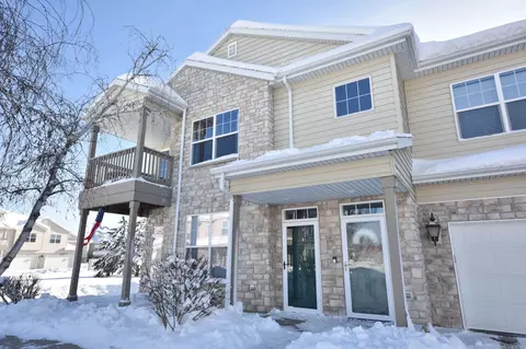 n17w26522 Meadowgrass #B, Pewaukee, WI 53072