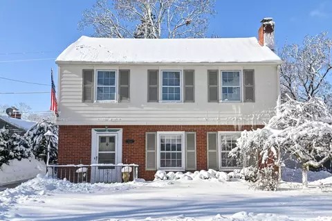 2611 N 96th, Wauwatosa, WI 53226