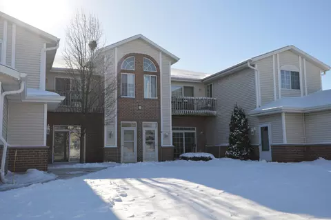 1301 College #8B, South Milwaukee, WI 53172