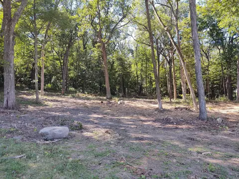 w220s3977 Crestview #LT 16, Waukesha, WI 53189