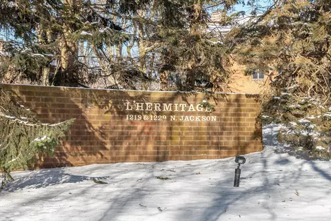 1219 N Jackson #302, Milwaukee, WI 53202