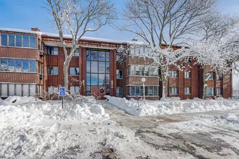 n85w15650 Ridge #203, Menomonee Falls, WI 53051