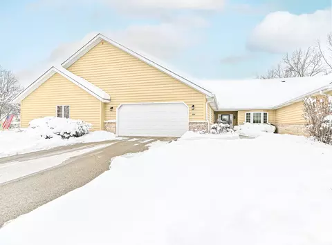 896 Inverness #896, Waterford, WI 53185