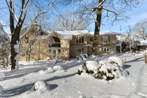 772 Arrowhead, Fontana, WI 53125