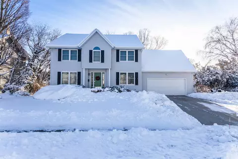 635 W Glenview, Oconomowoc, WI 53066