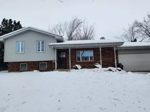 668 Meadow, Burlington, WI 53105