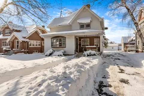 437 W State, Hartford, WI 53027