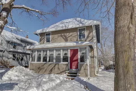 838 W Wisconsin, Oconomowoc, WI 53066