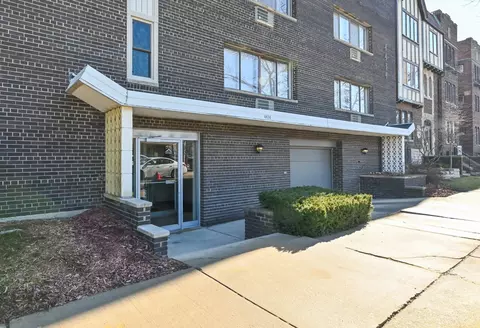4434 N Oakland #102, Shorewood, WI 53211