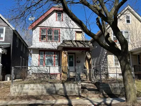 2918 W Galena, Milwaukee, WI 53208