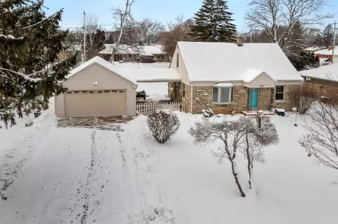 8859 N Navajo, Bayside, WI 53217