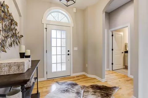 1627 St Andrews #11, Oconomowoc, WI 53066