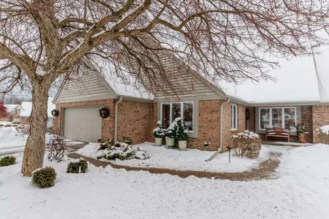 2639 W Lake Frst, Mequon, WI 53092