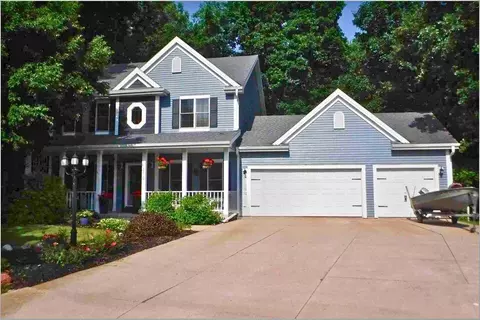 310 Woodlands, Hartland, WI 53029