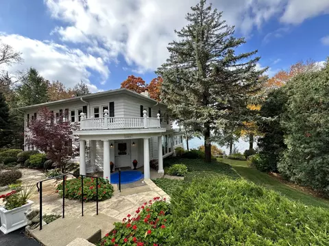2005 E Lake Shr #2007, Twin Lakes, WI 53181