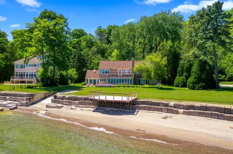 7124 N N Bch, Fox Point, WI 53217