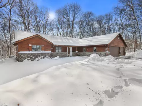 2517 Pleasant Vly, Jackson, WI 53037