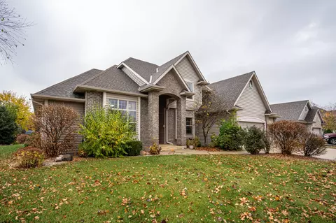1038 W Glen Xing, Oak Creek, WI 53154