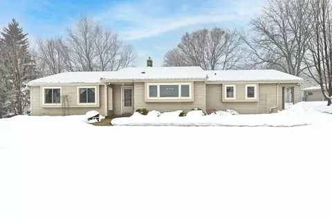 w235s5359 Big Bnd, Waukesha, WI 53189