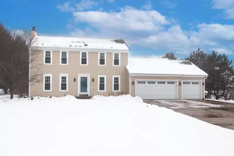 w358n6171 Amy, Oconomowoc, WI 53066