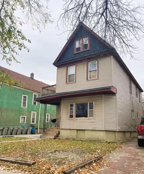 735 S 21st, Milwaukee, WI 53204