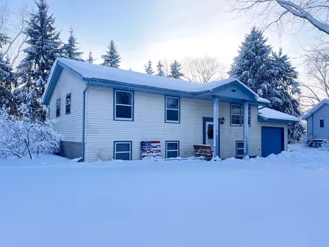 217 Franklin, Dousman, WI 53118