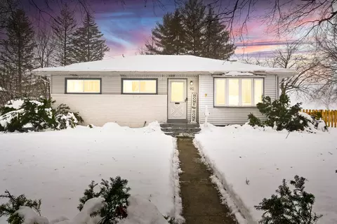 912 N Bel Ayr, Waukesha, WI 53188