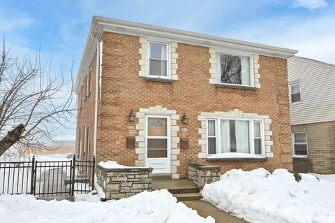 8825 W Burleigh #8827, Milwaukee, WI 53222