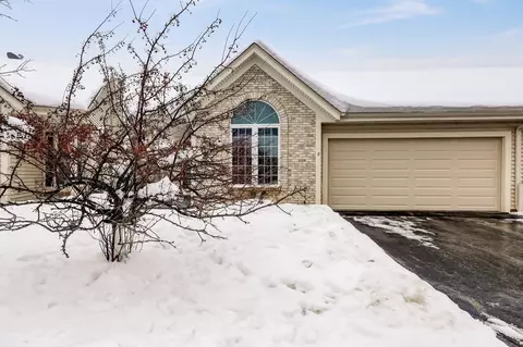1528 Quietwood, West Bend, WI 53090