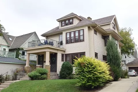 2534 N Cramer #2536, Milwaukee, WI 53211