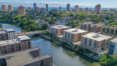 1905 N Water #300, Milwaukee, WI 53202