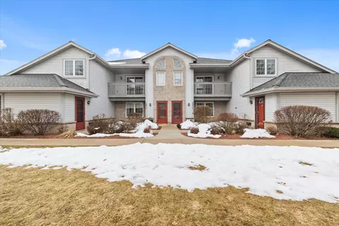 1075 Quinlan #B, Pewaukee, WI 53072