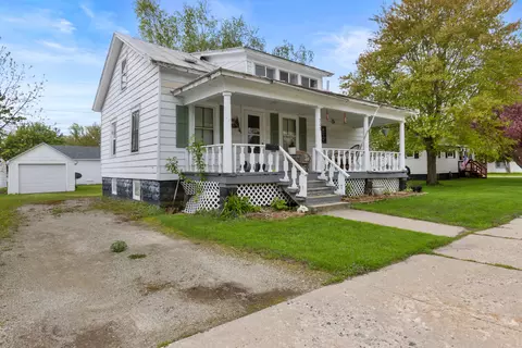 208 1st, Oconto, WI 54153